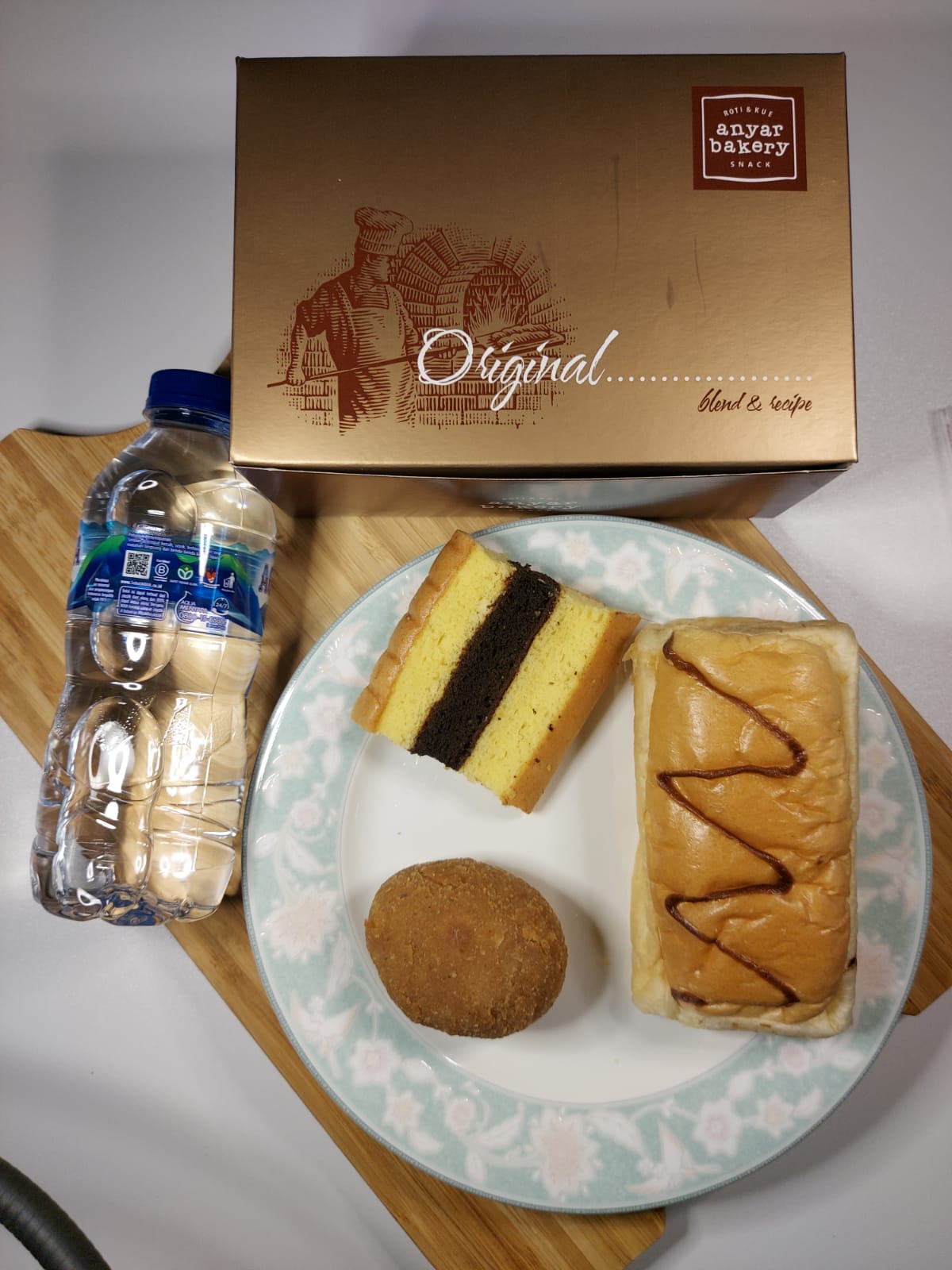 Snack Box Isi 3 + Air Mineral Botol 330 ml