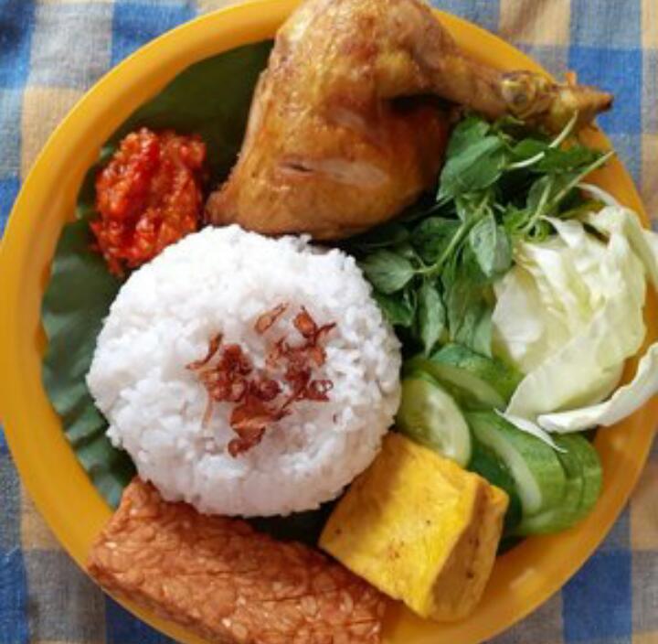 Pecel Ayam Tahu Tempe