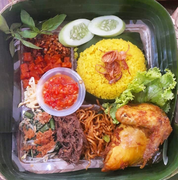 Paket Nasi Kuning