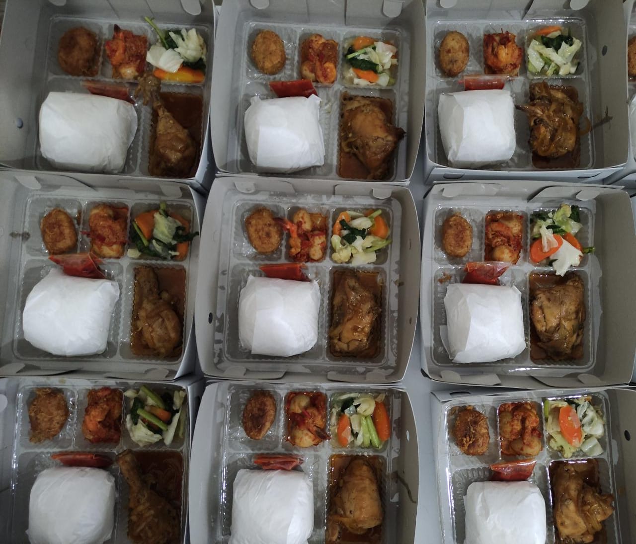 Sanny Culinary Nasi Box 16 (Ayam Saus Mentega &amp; Sambal Goreng Udang + Telur Puyuh)