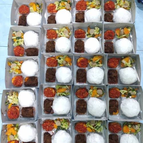 Nasi Box Daging Komplit