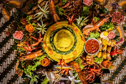 TUMPENG SEDANG