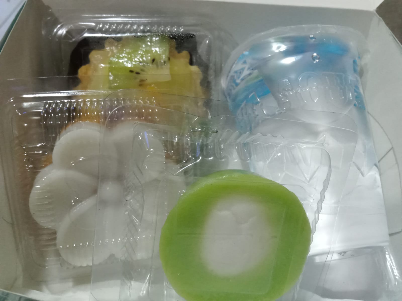 snack box ( 3 snack + aqua gelas )