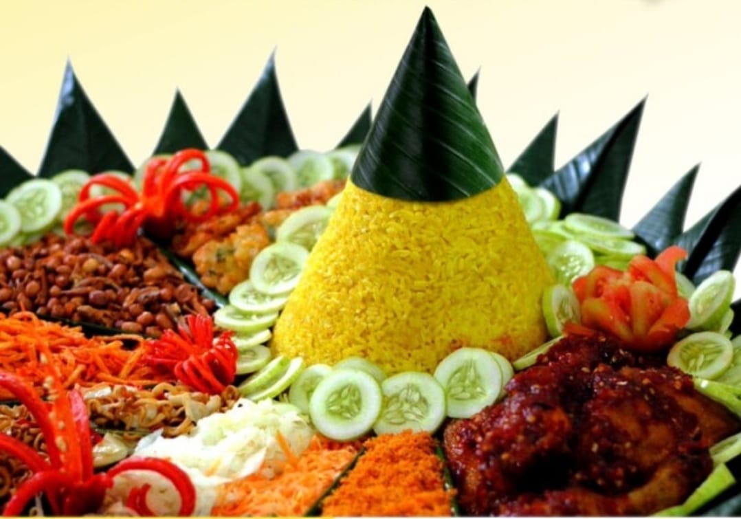 Tumpeng Nasi kuning