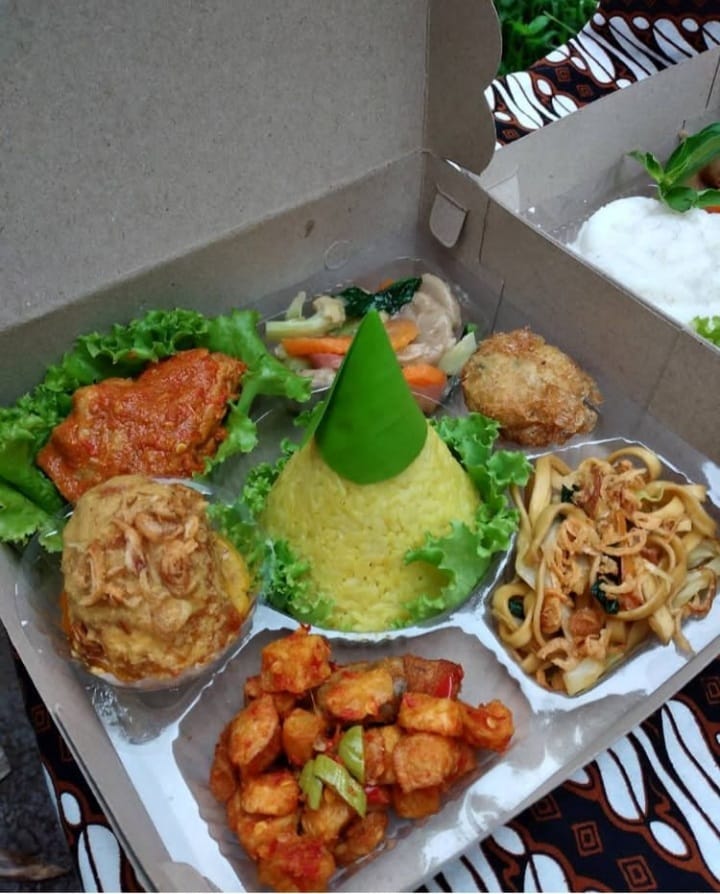 Paket B Nasi Tumpeng Mini Cihui