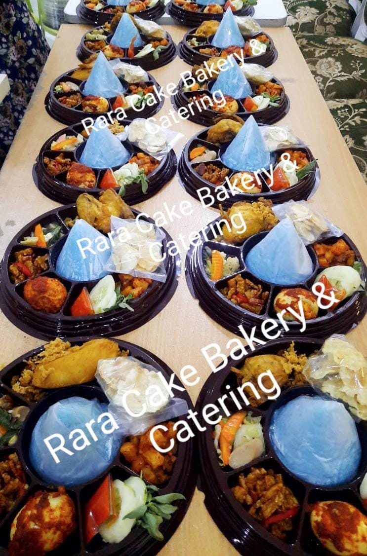 Nasi tumpeng biru/ungu