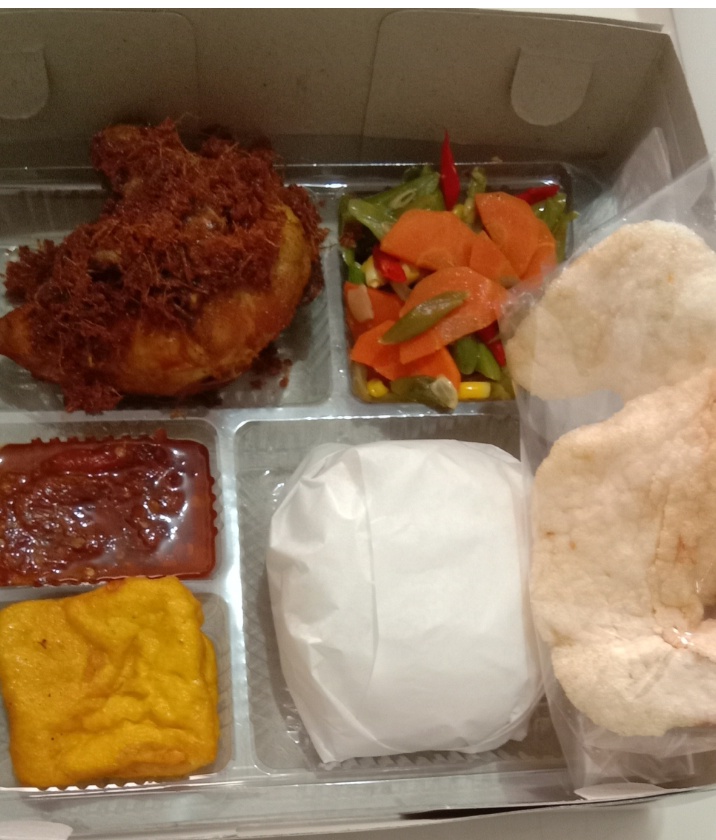 Paket Nasi Ayam serundeng