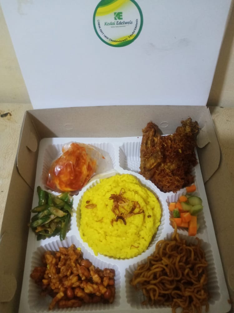 Paket Nasi Kuning