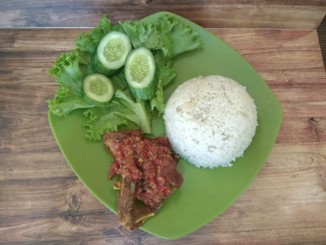 Paket nasi ayam geprek