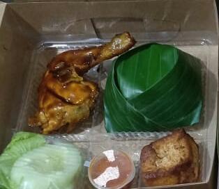 paket nasi kebuli ayam bakar