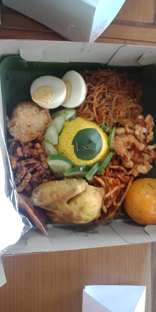 Paket 3 Lunch Box Dapoer Srigendis