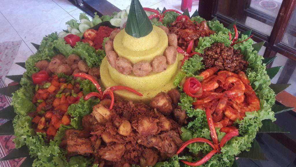 tumpeng nasi kuning3