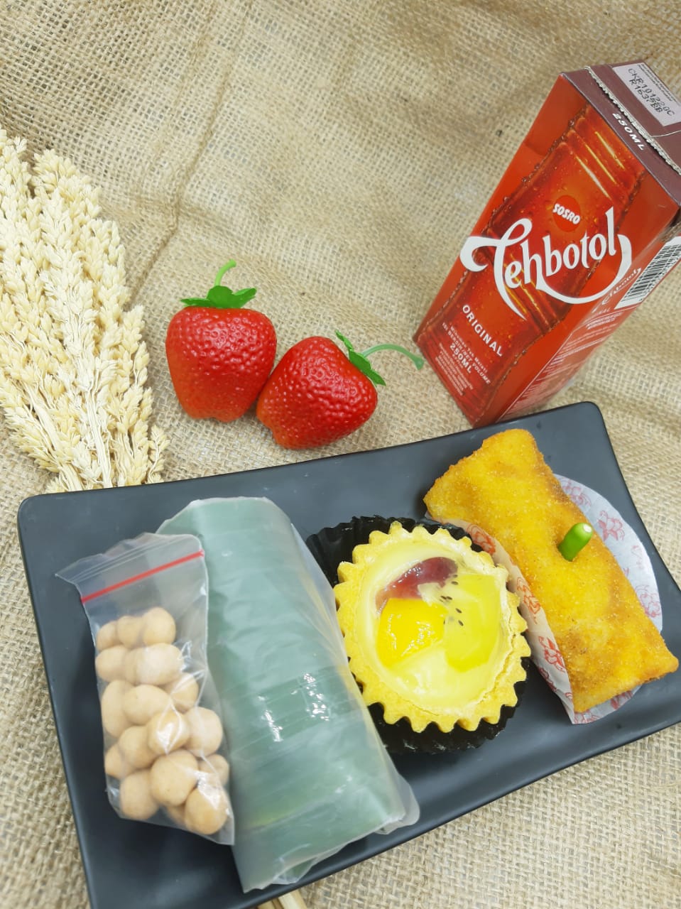 Paket Snack Box by Cake &amp; Pastry