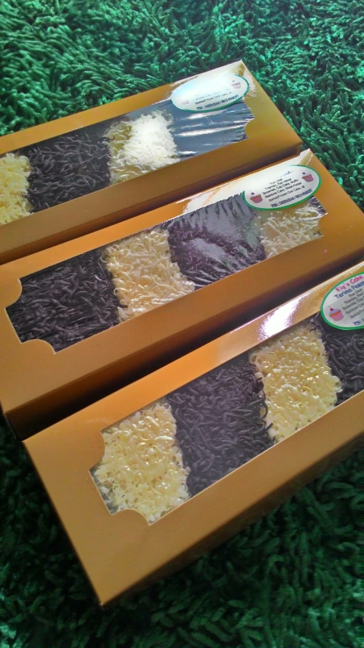 Cake Brownies  Kukus Coklat Keju Parut Rp. 50,000,- / Pc (Min. Order 3 Pc)