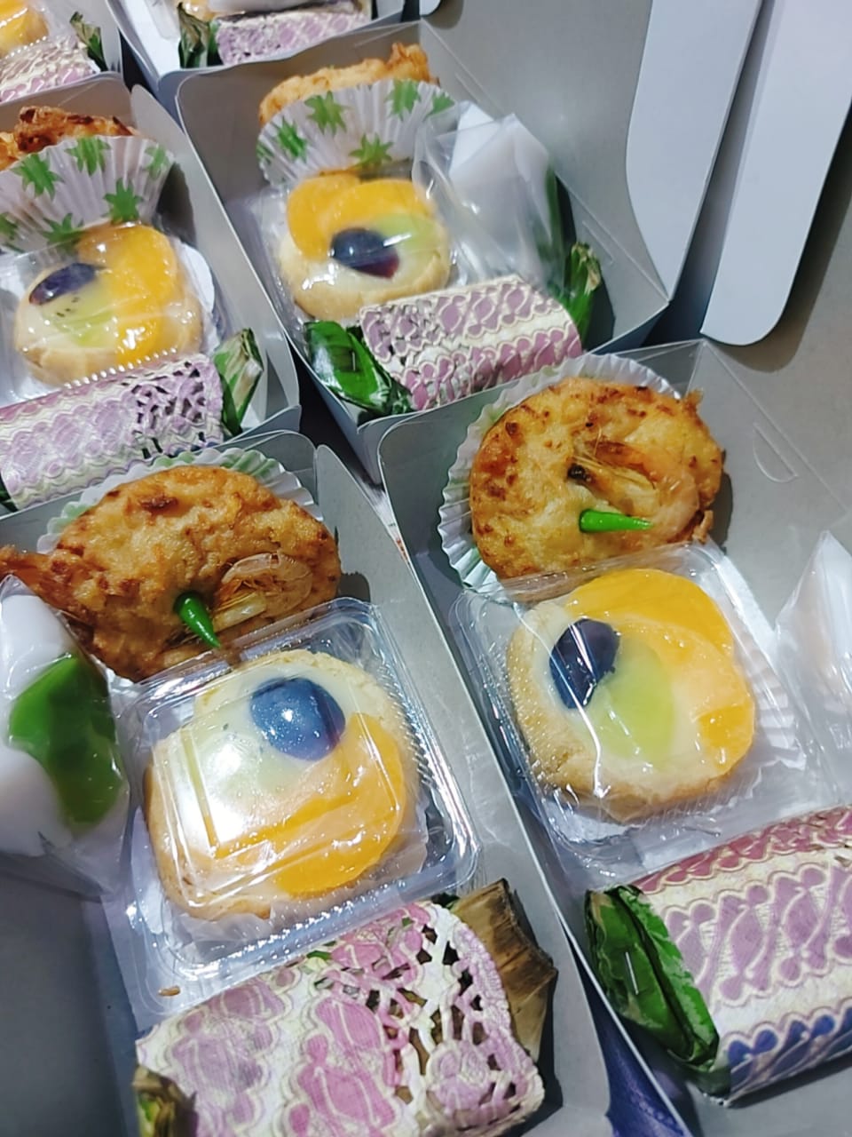 Snack Box isi Lemper bakar - Soes buah - Bakwan udang - Aqua