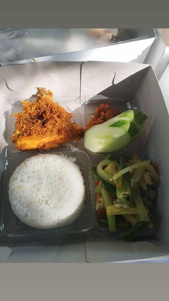 Nasi Ayam Goreng