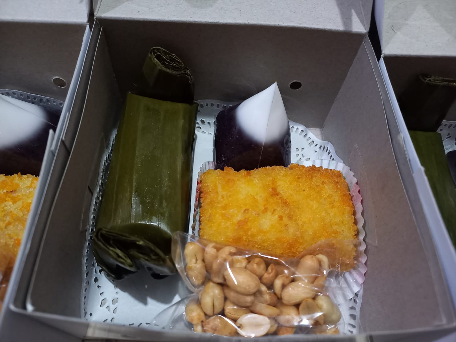 Paket Snack Box 4