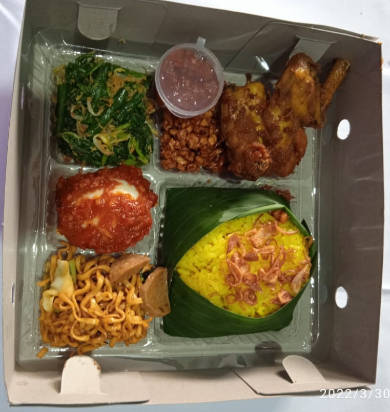 Paket nasi kuning