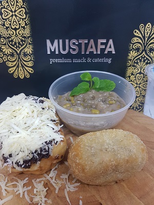 Snack Mustafa 17 ( Longjohn coklat keju, fried somay, Bubur kacang ijo )