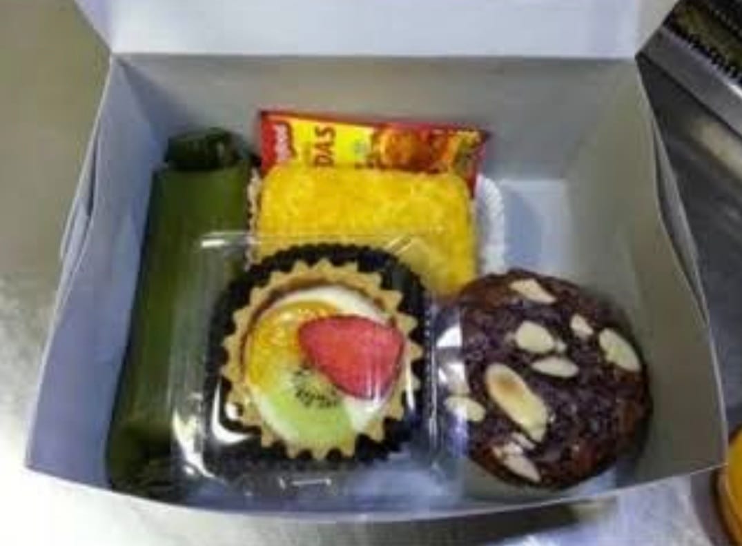 Snack Box isi 4 pcs