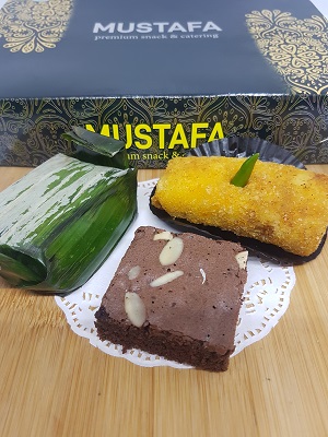 Snack 33 ( Lemper bakar, brownis, risol Bolognaise)