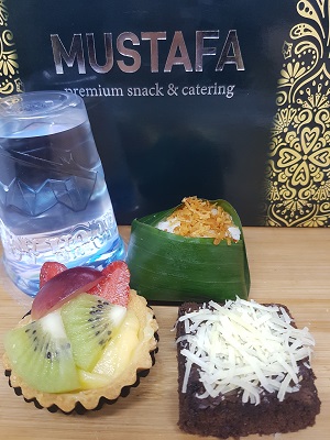 Snack mustafa 38 ( ketan serondeng, pie buah, brownies cheese)