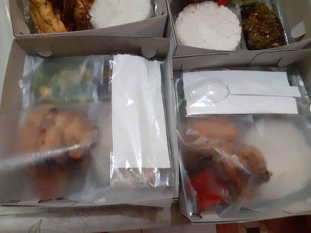 NASI BOX AYAM GORENG &amp; PARU CABE IJO