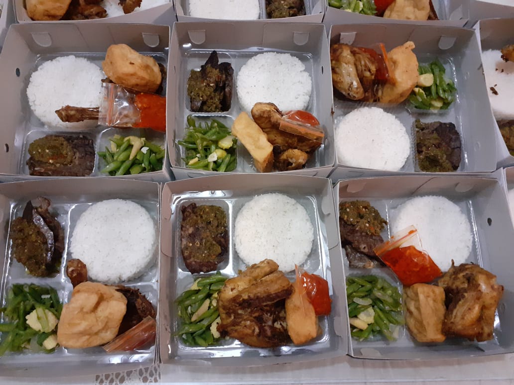 NASI BOX AYAM GORENG &amp; PARU CABE IJO