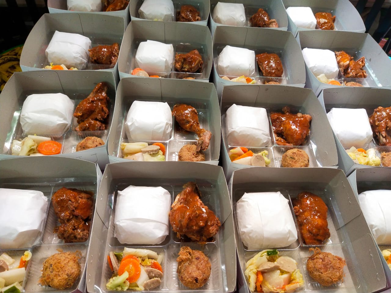 Nasi Box Ayam Rendang