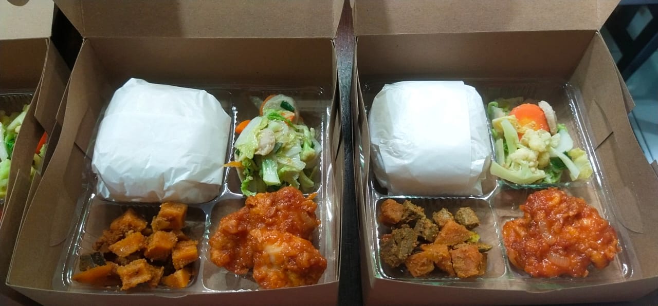 Nasi Box Ayam Saus Merah