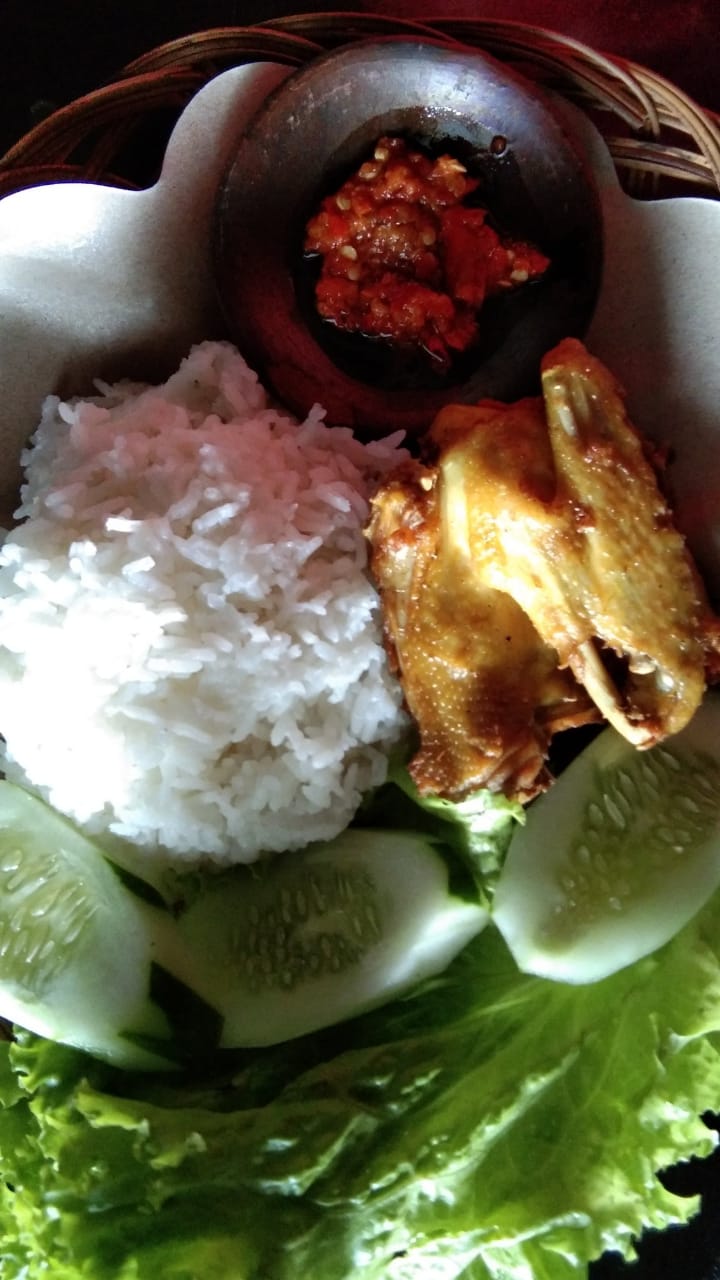 Nasi box DapoerAirin Ayam Kampung