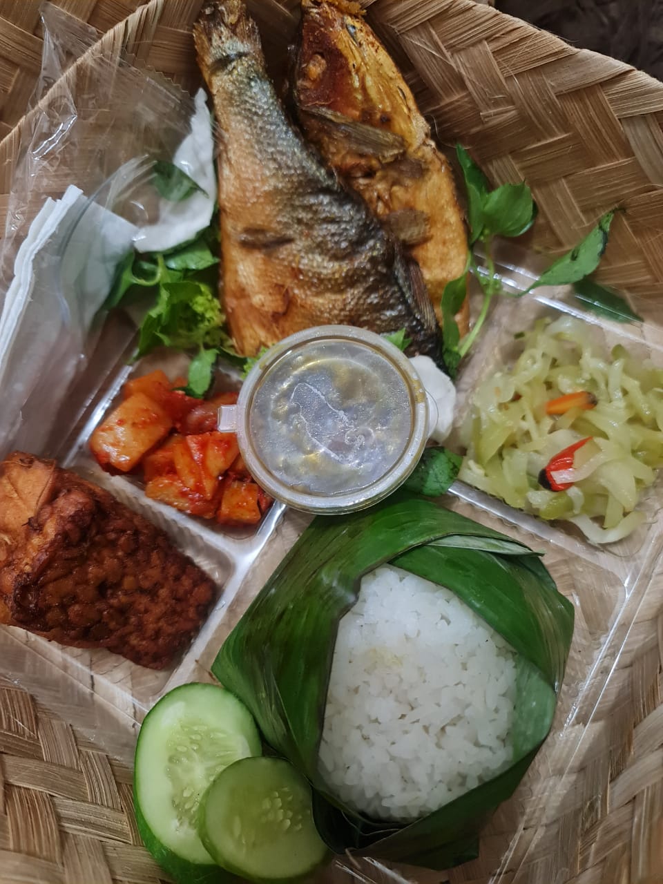 Nasi box anyaman bandeng presto