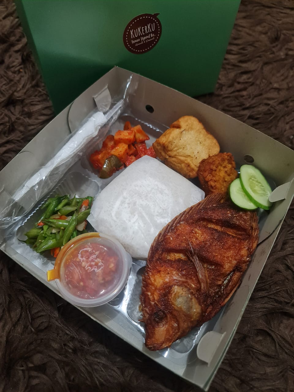 Nasi box ikan nila goreng