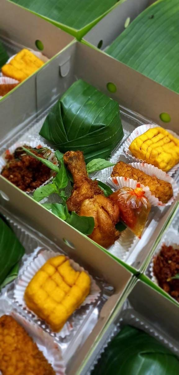 Paket Nasi Ayam Goreng