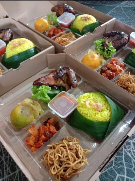 nasi kuning box  ayam bakar