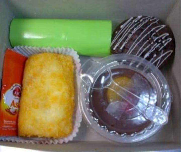 PAKET SNACK BOX KUE ENAK