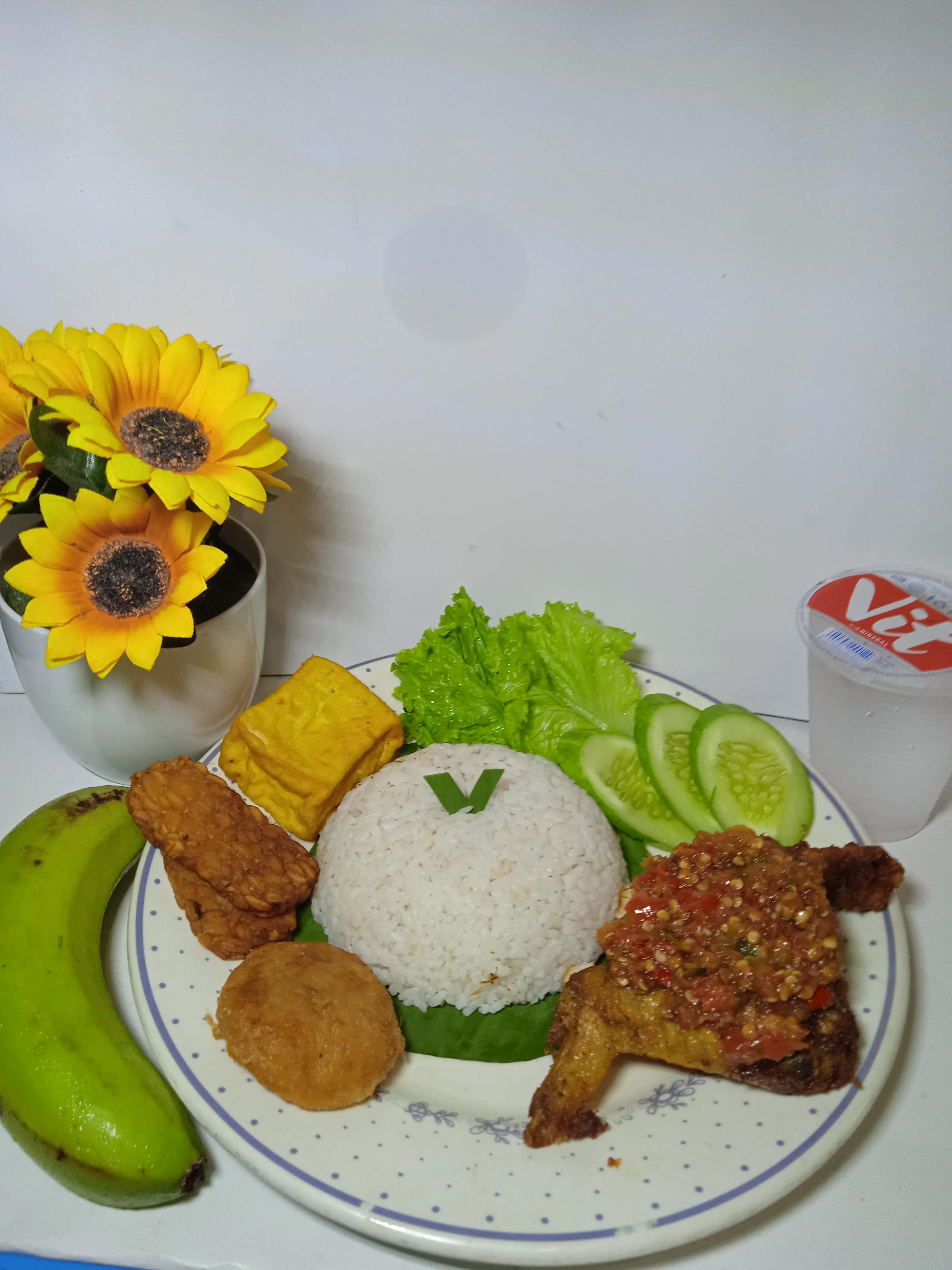 Paket nasi ayam penyet