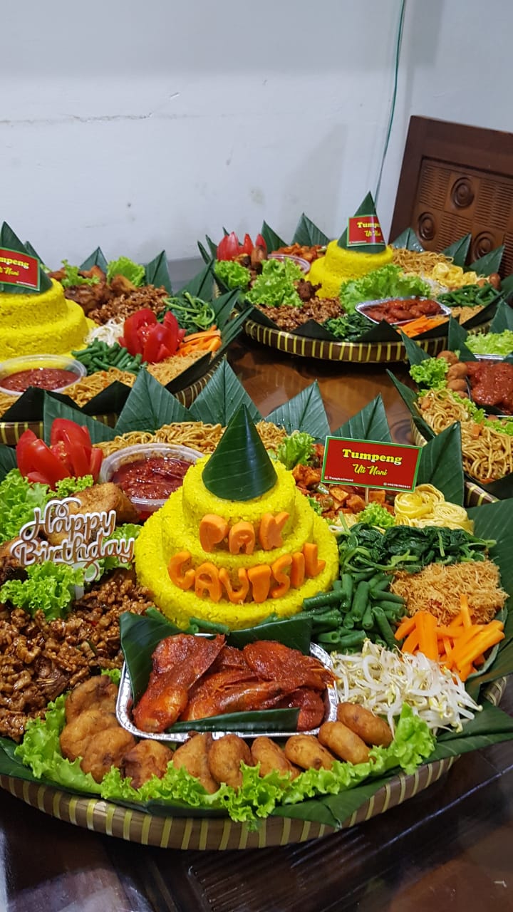 TUMPENG NASI KUNING