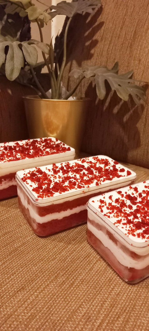 Red Velvet Dessert Box