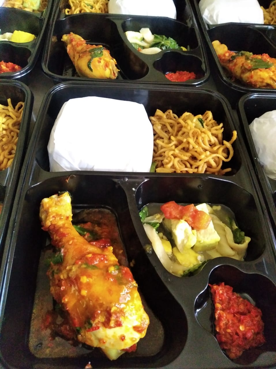 PAKET NASI BOX AYAM RICA-RICA