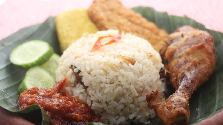 Paket 5 Nasi Liwet Ayam Goreng/Ayam Penyet