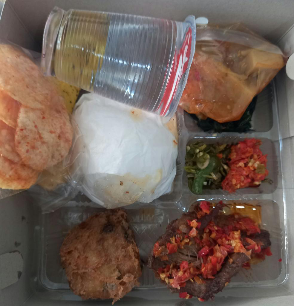 Nasi Box Dendeng  Lambok dan Perkedel Padang Panjang1
