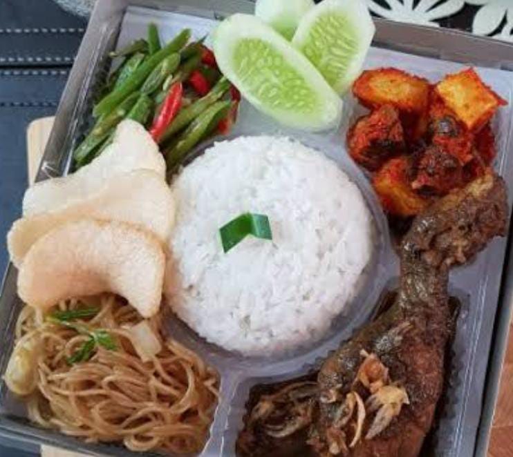 Ayam Semur Dapur Teh Mawar