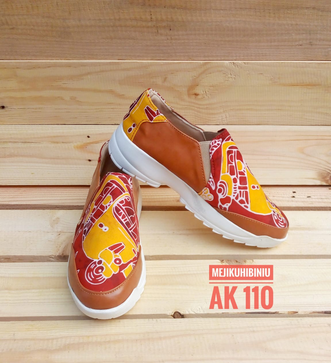 SEPATU ETNIK UP