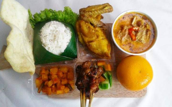 Nasi Box paket sate ayam