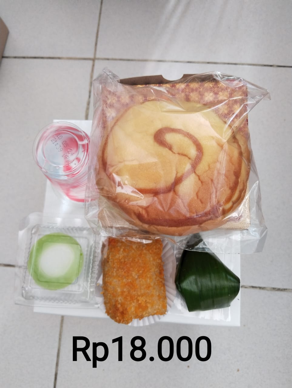 3 Kue + Roti + Minuman