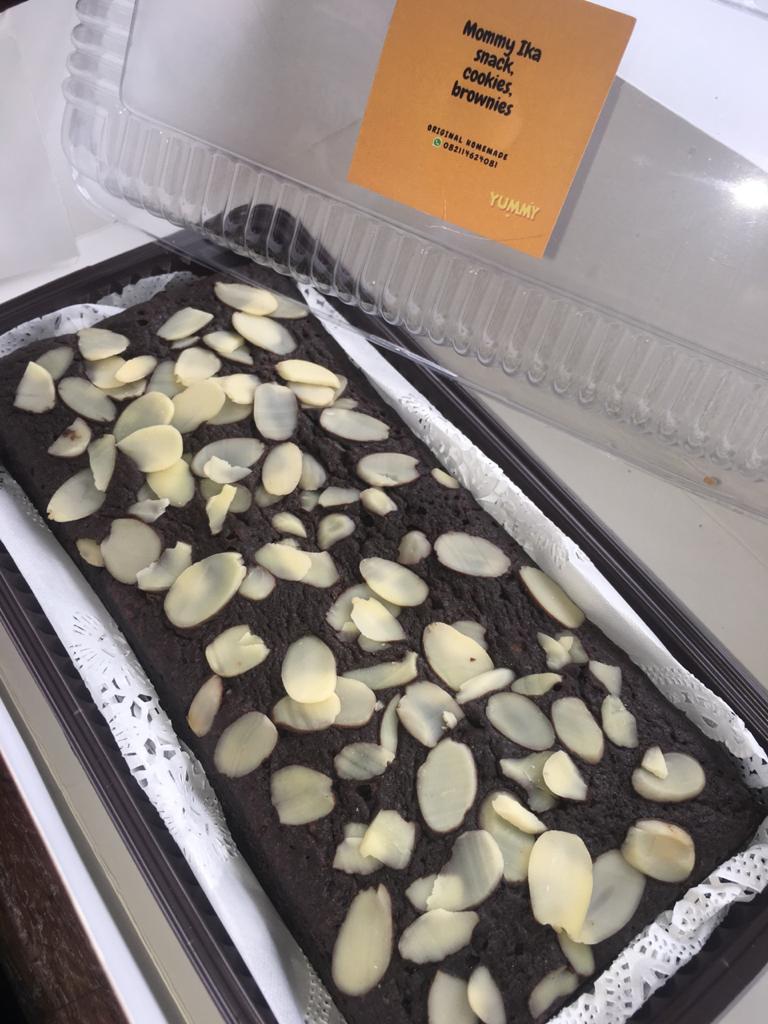 Brownies Panggang Almond