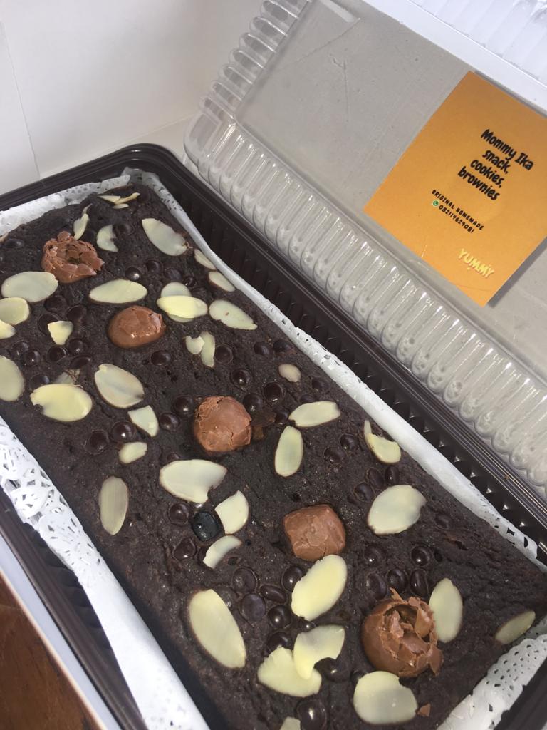 Brownies Panggang Almond mix Delfi