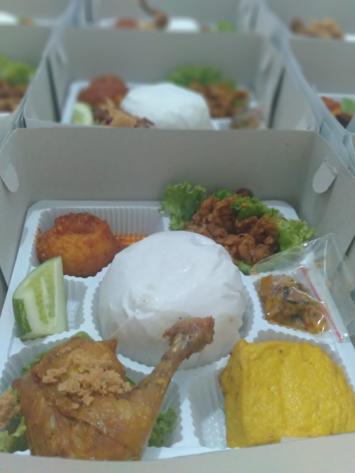 Ayam goreng komplit