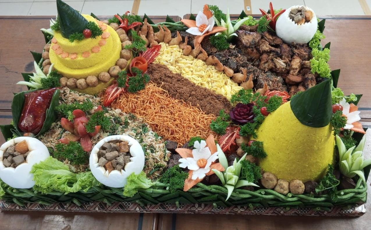 Tumpeng Kuning 50 Porsi by Nurma